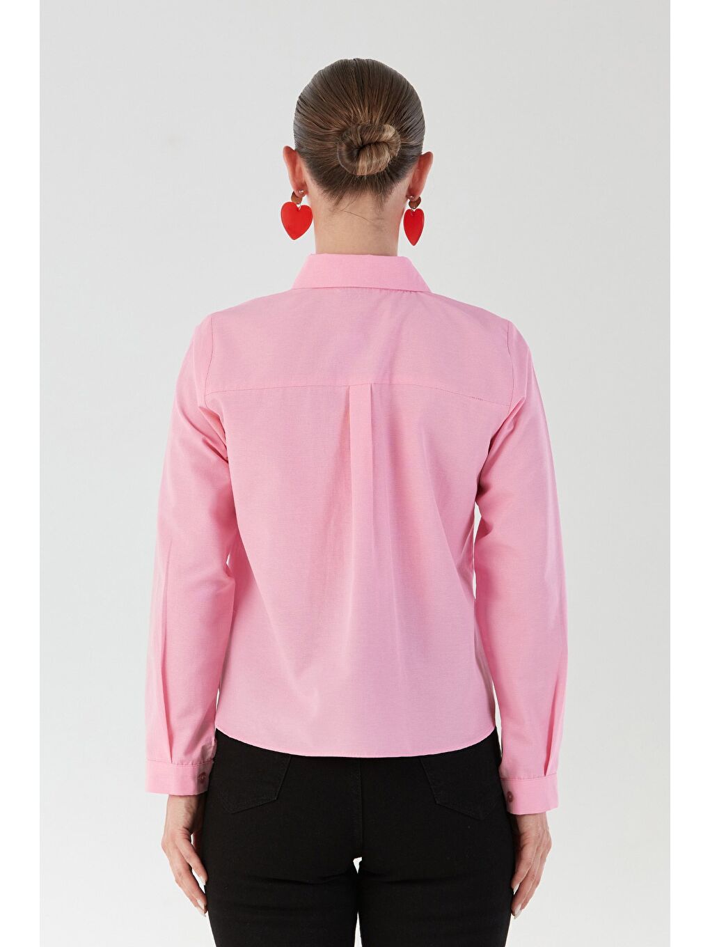 Pembe Basic Cep Detaylı Arkası Uzun Gömlek-3