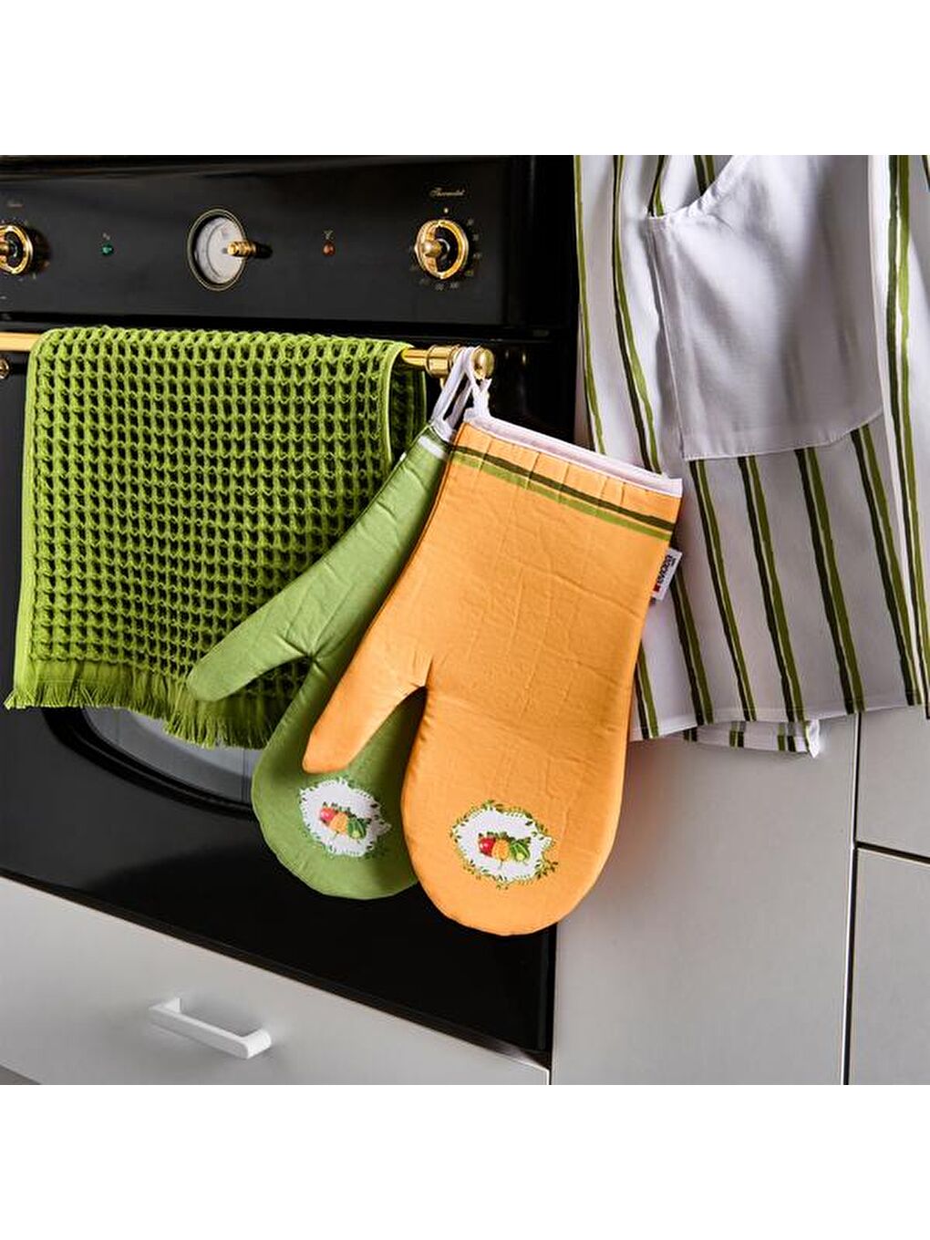 Soft Domates Turşu Desenli 2'li Fırın Eldiven Seti - Turuncu / Yeşil - 26x18 cm-1