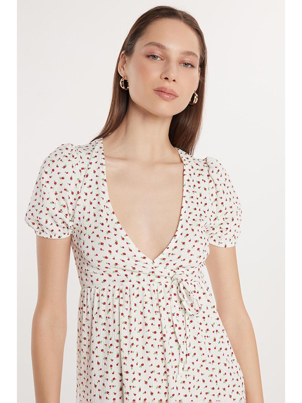 Kadın Slim Fit Dar Kesim Kısa Kollu Baskılı Gofre V Yaka Beyaz Elbise-1