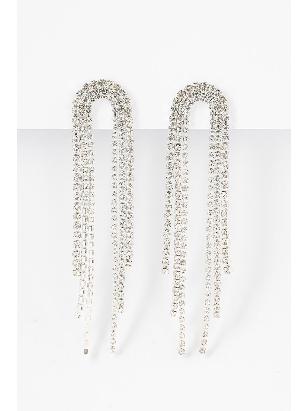 Gri Parlak Taşlı Püsküllü Sallantılı Abiye Küpe-2