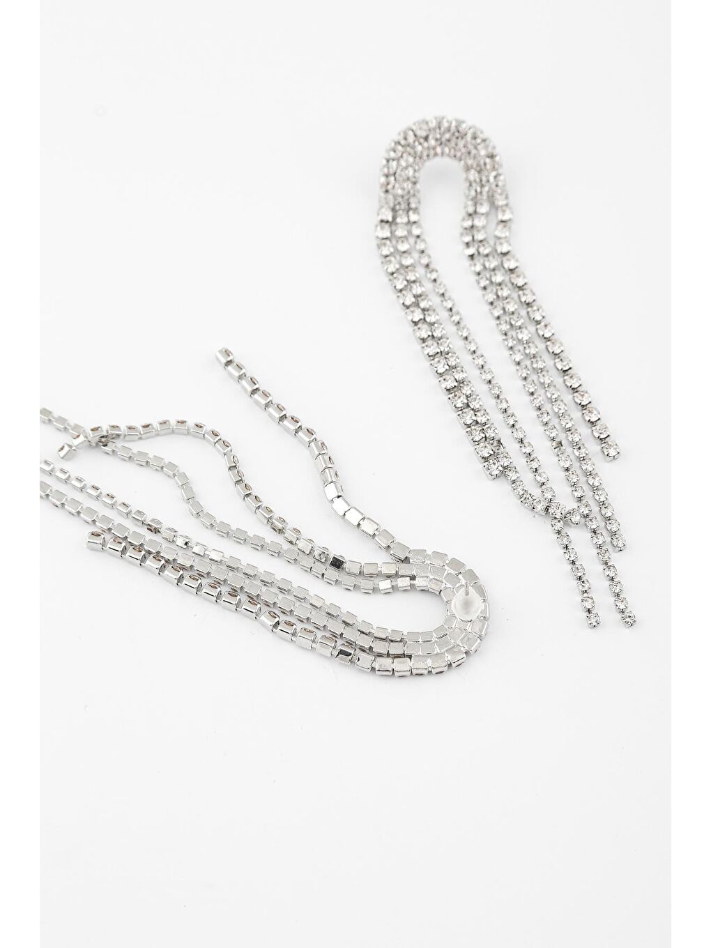 Gri Parlak Taşlı Püsküllü Sallantılı Abiye Küpe-4