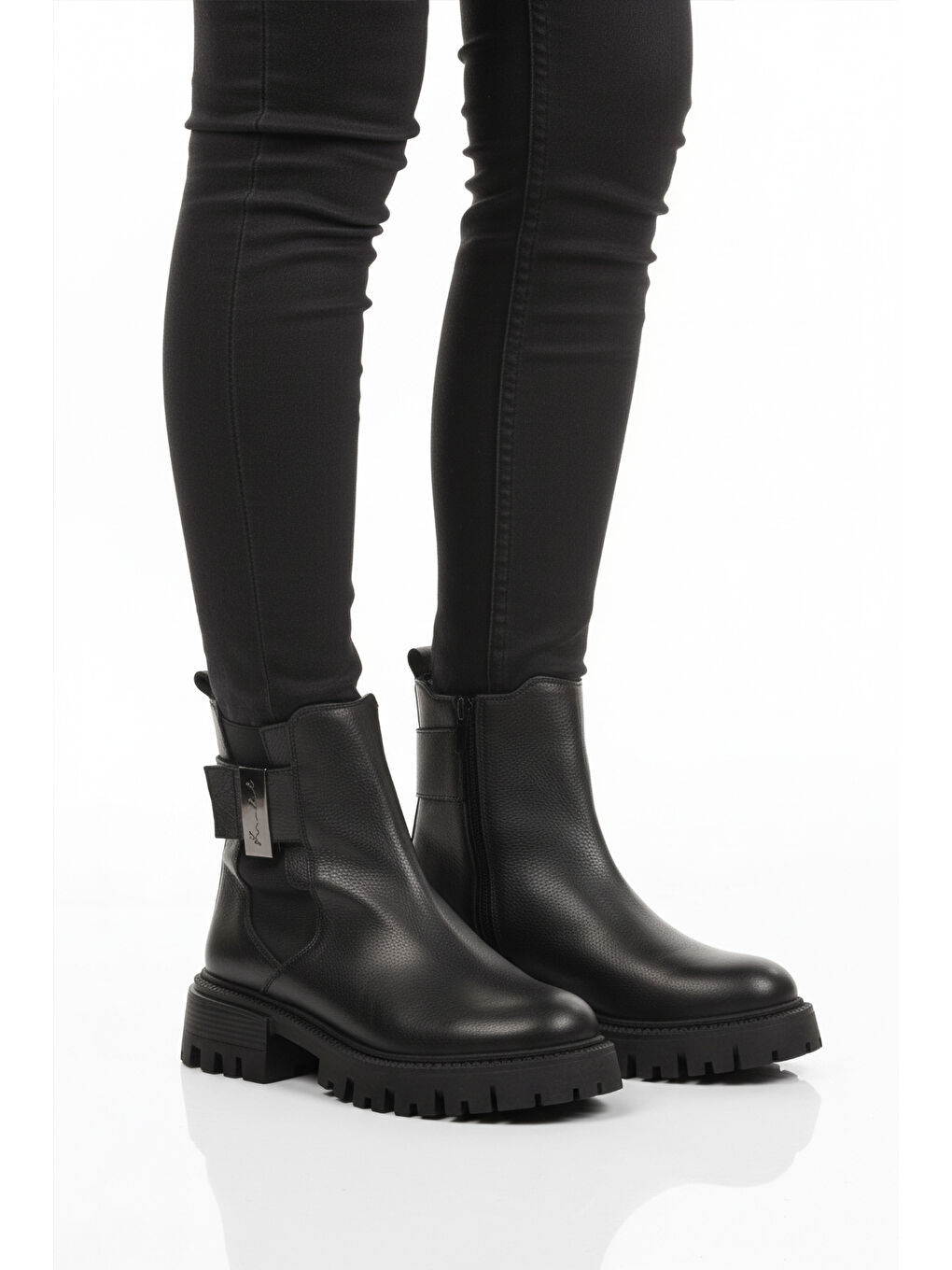 Siyah Hakiki Deri İçi Polarlı Kaymaz Kadın Bot 23783-1 Z