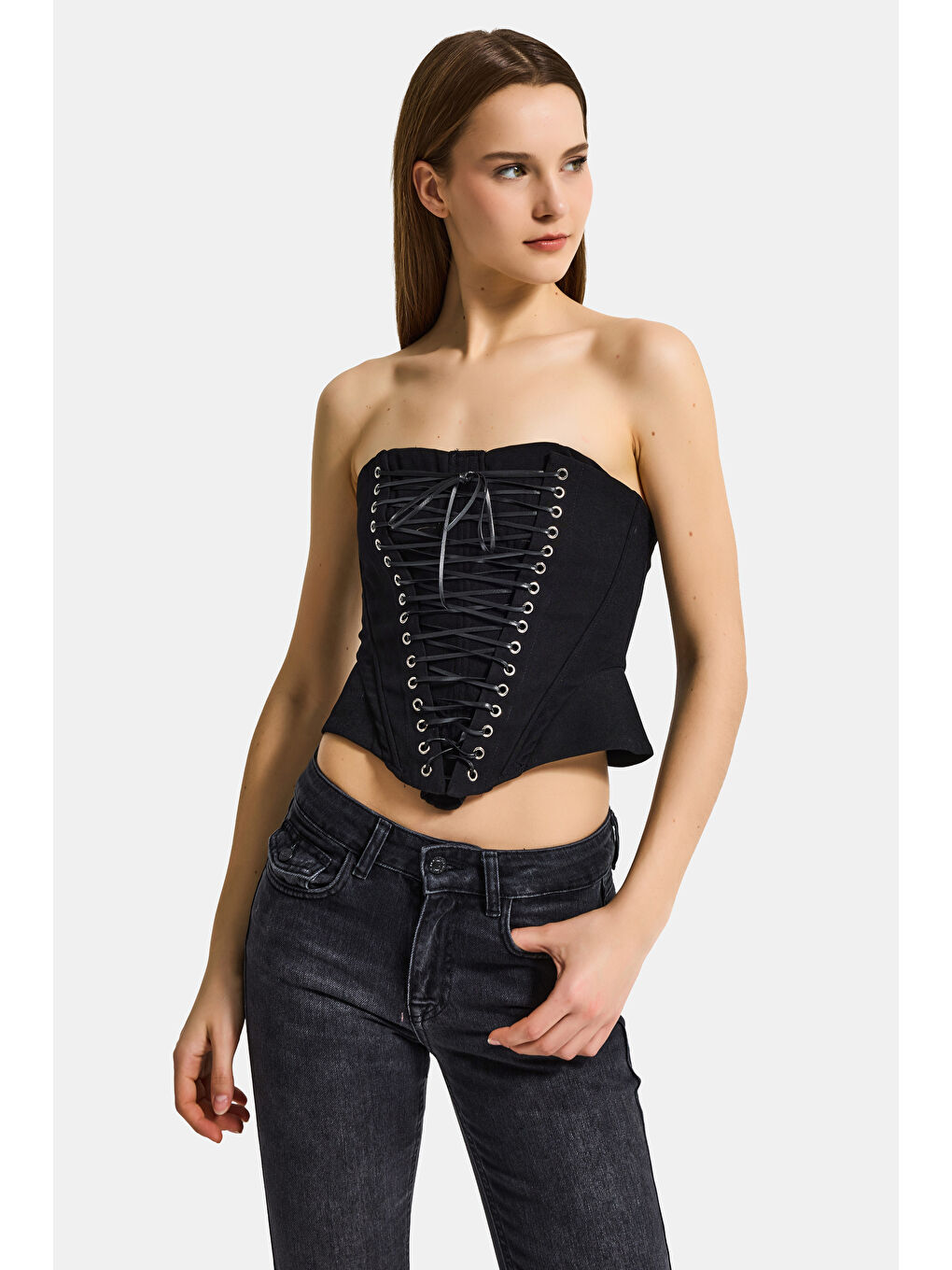 Kadın Siyah w5 Crop Kuş Gözü ve Bağcık Detaylı Straptez Özel Tasarım Büstiyer-5