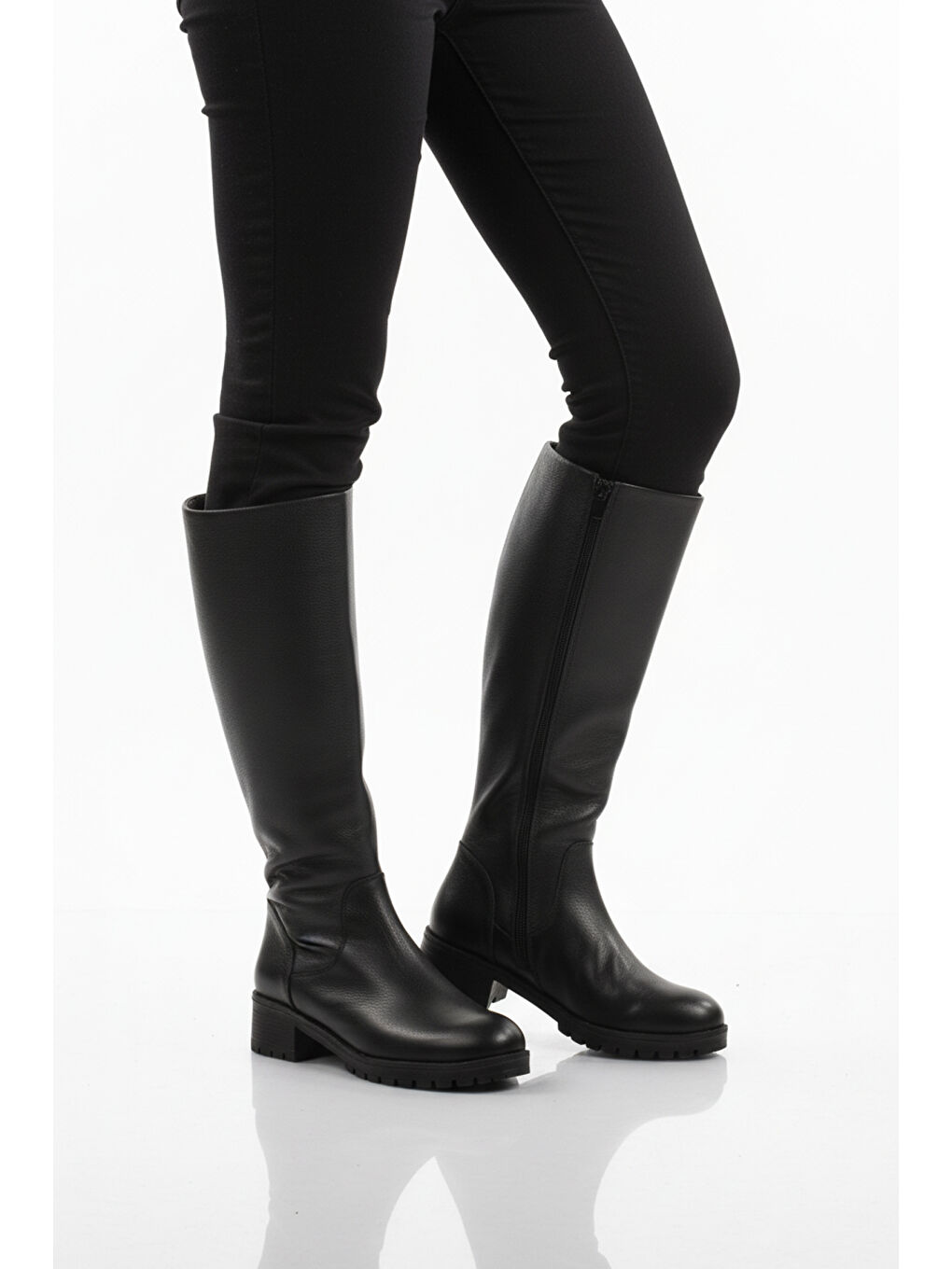 Siyah Hakiki Deri İçi Polarlı Kaymaz Kadın Çizme 26900-1 Z