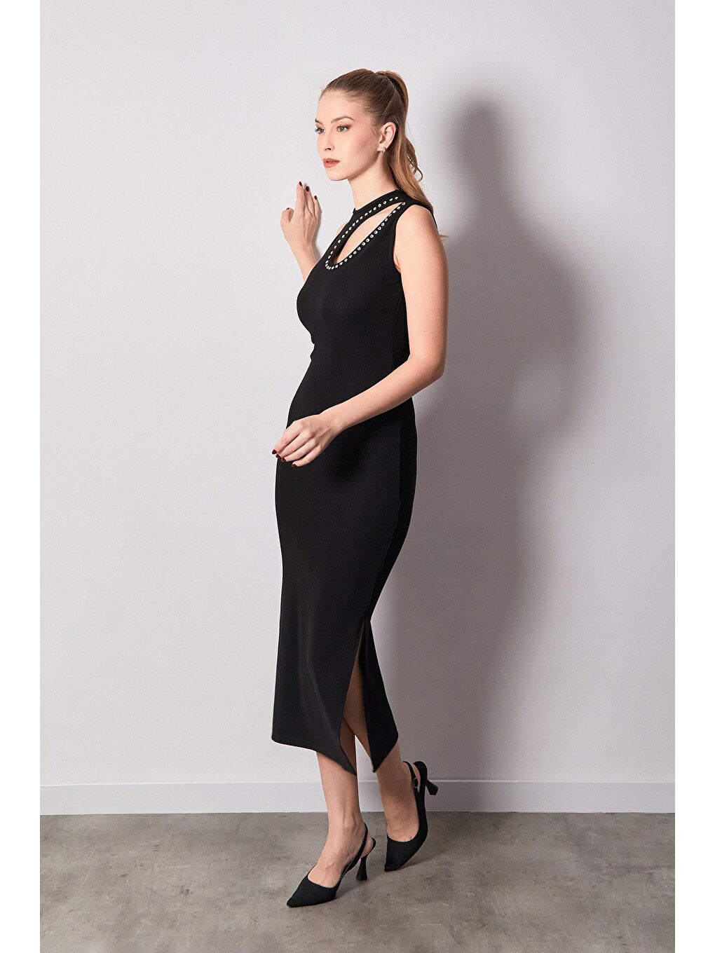 Siyah Fitilli Omzu Pencere Detaylı Taşlı Elbise-2