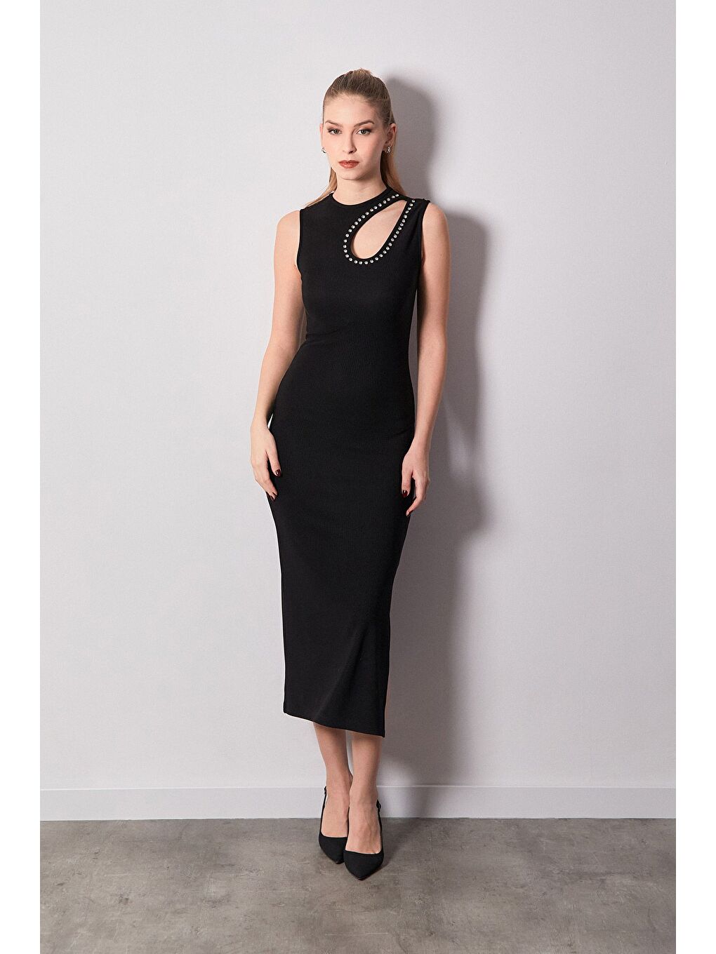 Siyah Fitilli Omzu Pencere Detaylı Taşlı Elbise-3