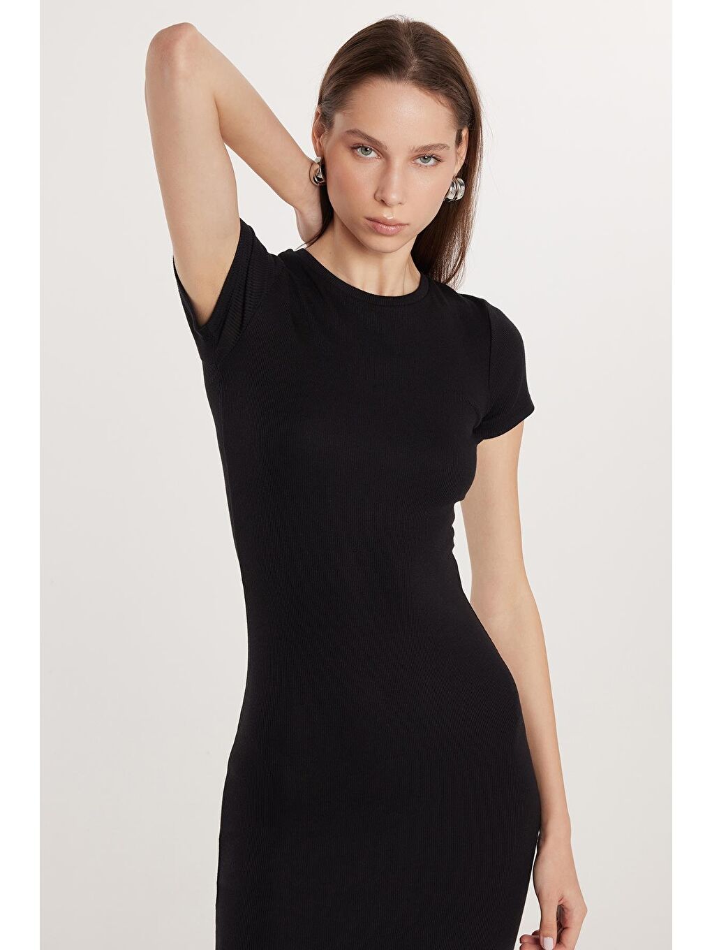 Kadın Standart Fit Bisiklet Yaka Kısa Kollu Modal Kumaş Midi Boy Siyah Elbise-1