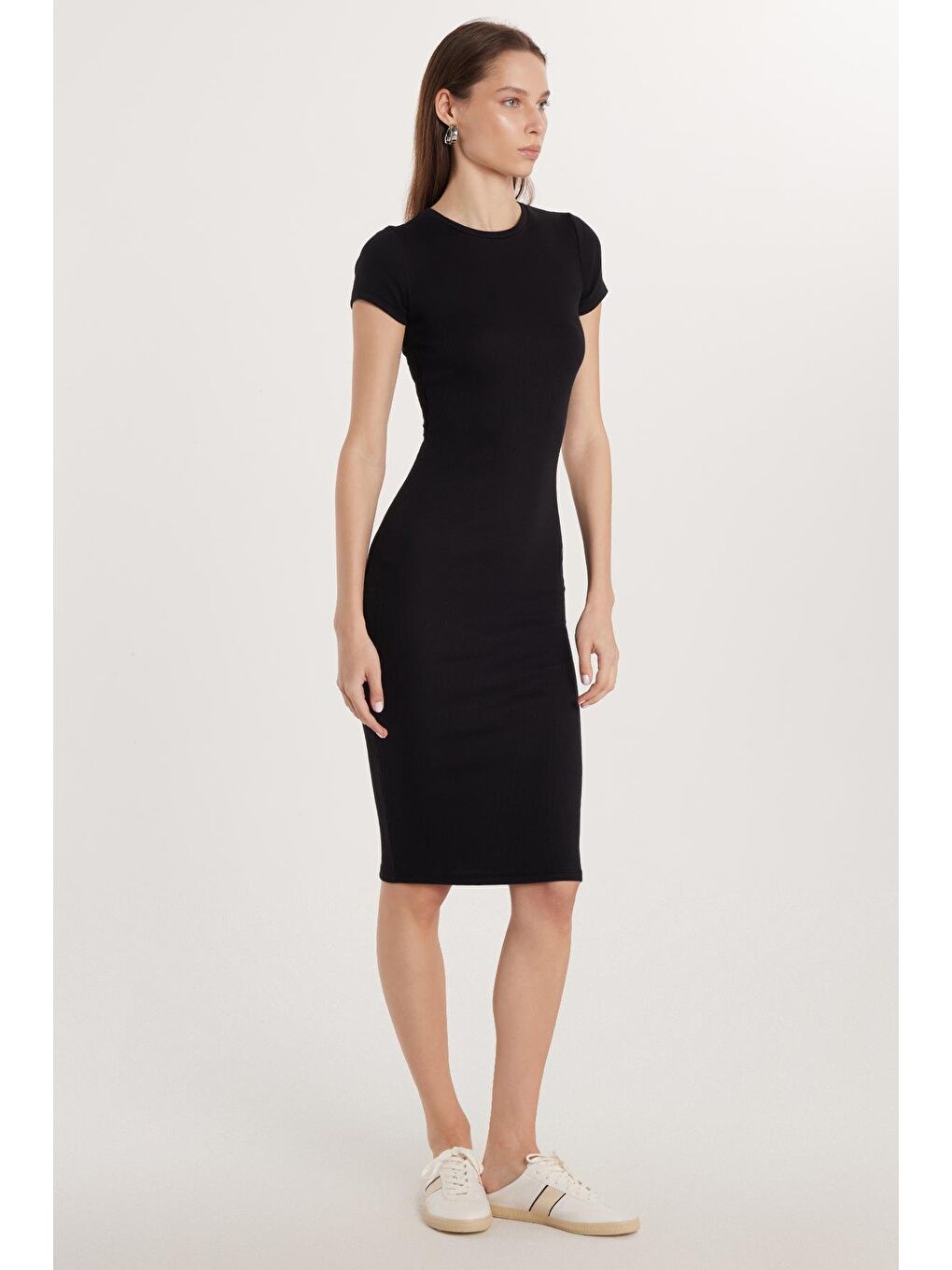 Kadın Standart Fit Bisiklet Yaka Kısa Kollu Modal Kumaş Midi Boy Siyah Elbise-4