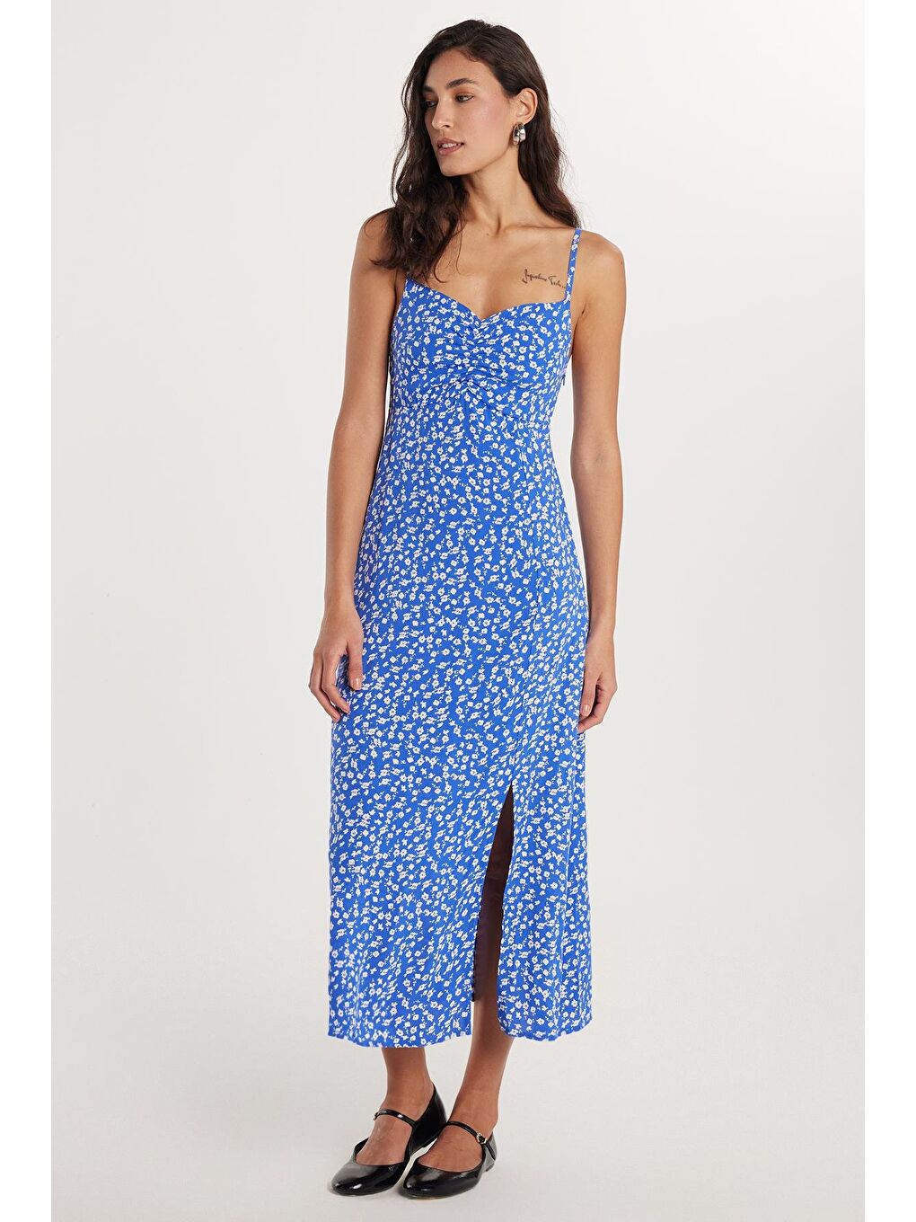 Karışık Kadın Slim Fit Dar Kesim İnce Askılı V Yaka Baskılı Viskon Mavi Elbise