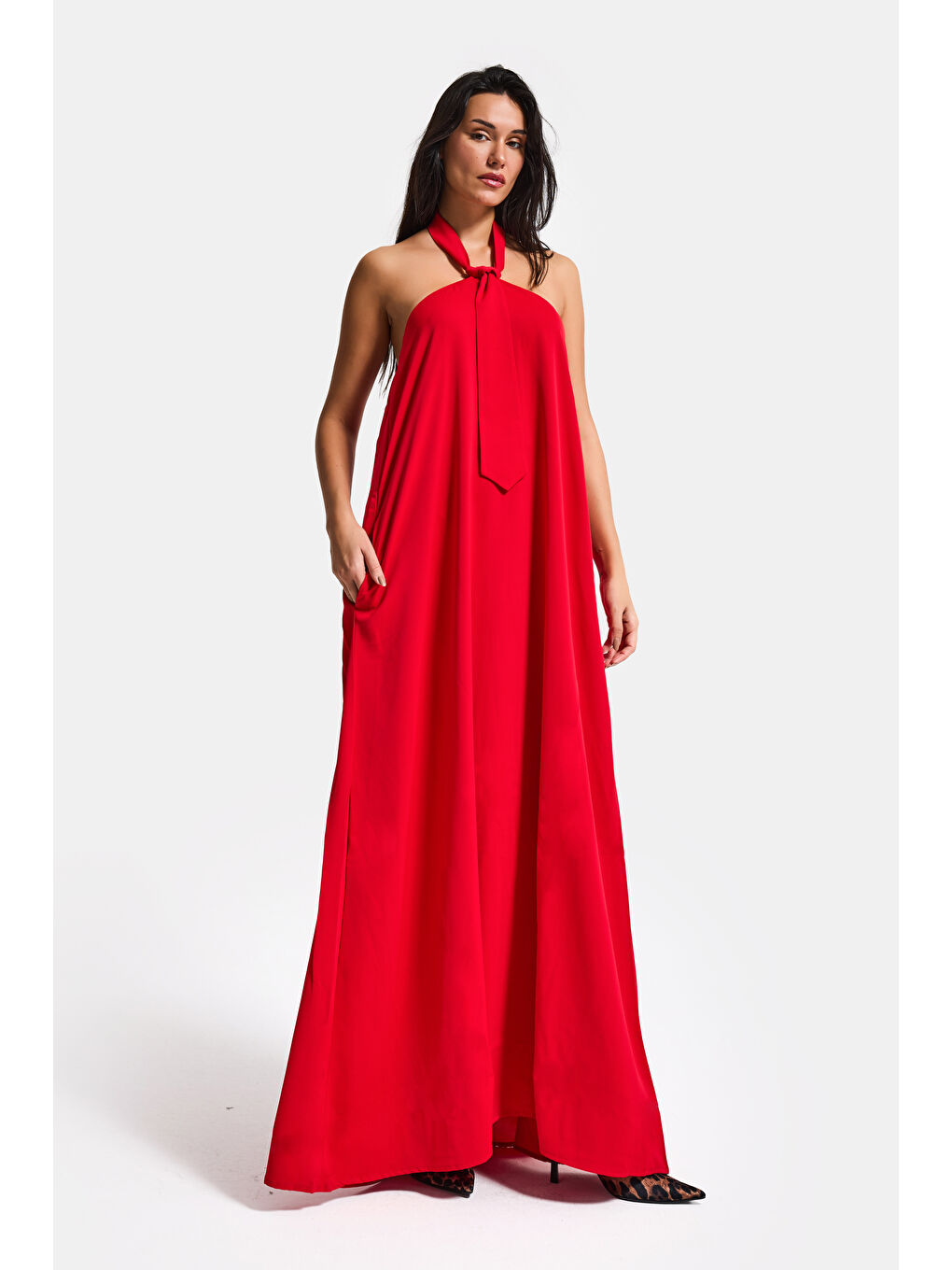 Kırmızı Kadın Kırmız Renk Bol Kesim Kravat Detaylı Boyundan Bağlamalı Tasarım Elbise-5