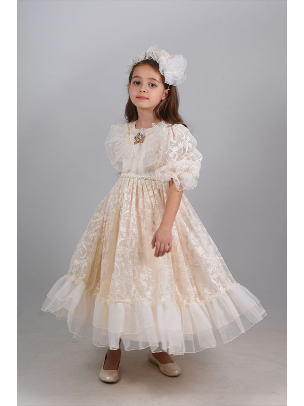 Ekru Özel Tasarım Kız Çocuk Abiye Elbise ,Taç Aksesuarlı, Yaka Detaylı Uzun Kız Çocuk Elbisesi