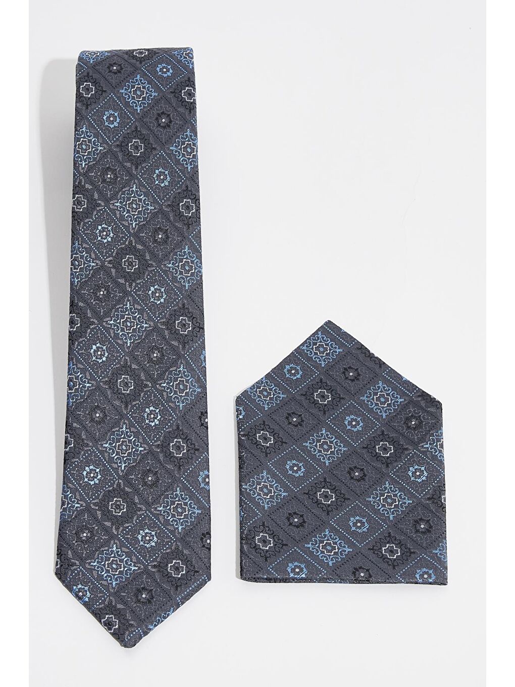 Karışık Desenli Klasik Cep Mendilli Erkek Kravat-1