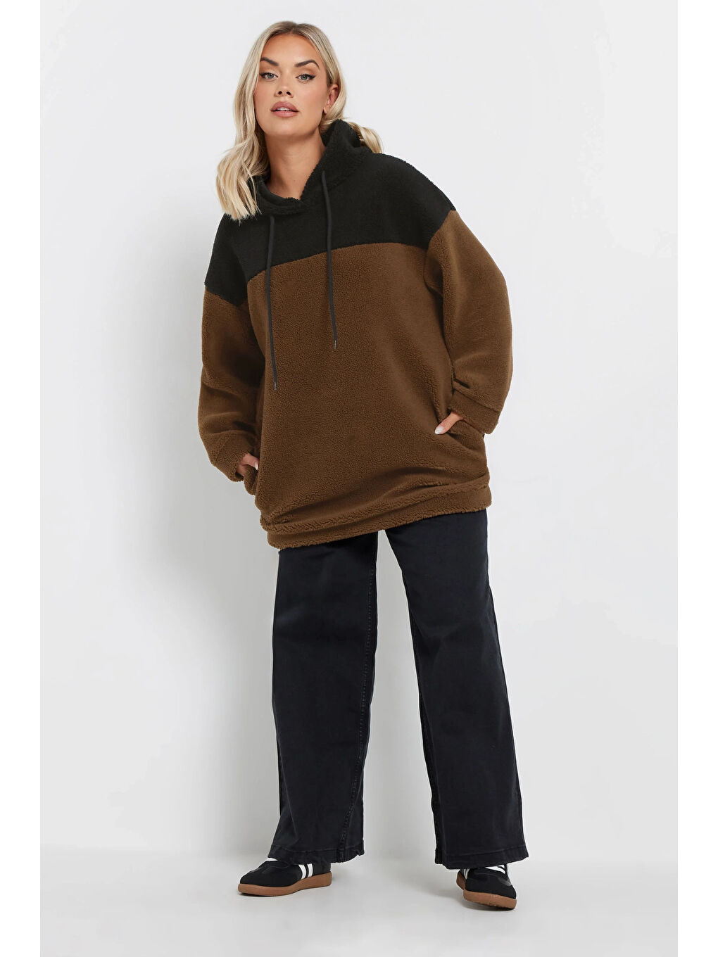 Kahverengi Büyük Beden Uzun Kollu Kapüşonlu ve Cepli Pelüş Sweatshirt 303794-4