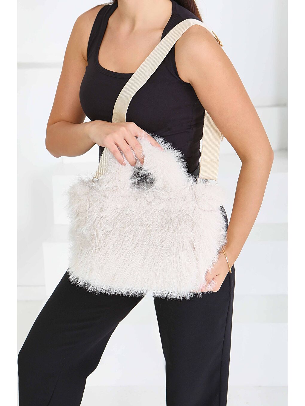 Ekru Kadın Krem Kürklü El Çantası - 27841-KREM-2