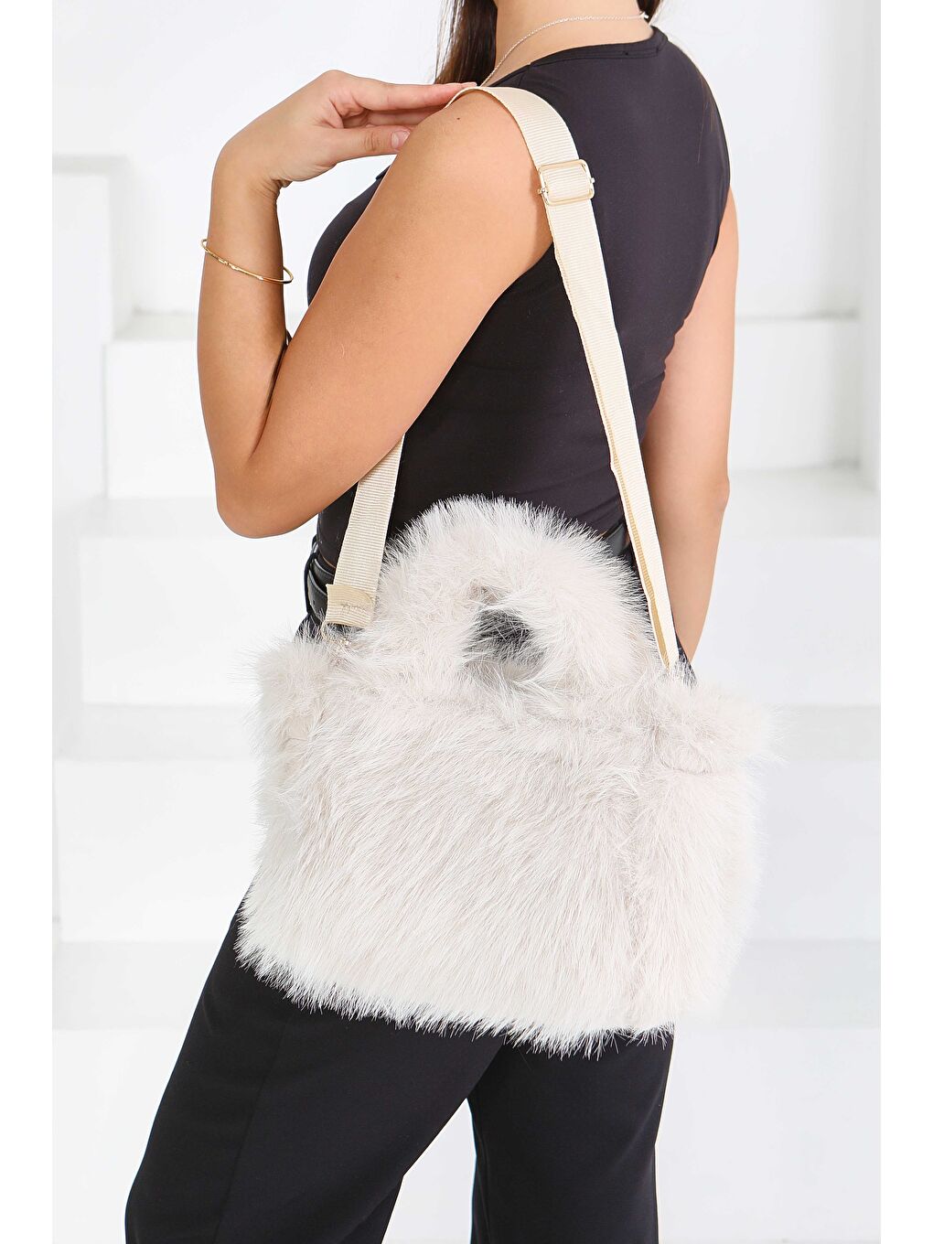Ekru Kadın Krem Kürklü El Çantası - 27841-KREM-3