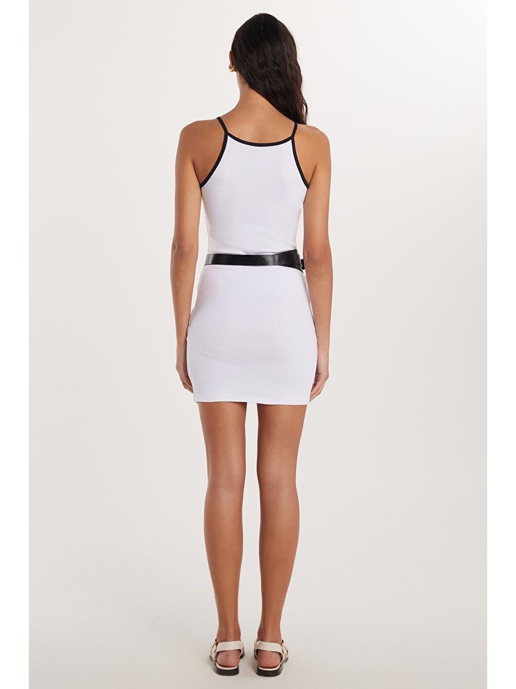 Kadın Slim Fit Dar Kesim İnce Askılı Halter Yaka Mini Beyaz Elbise-4