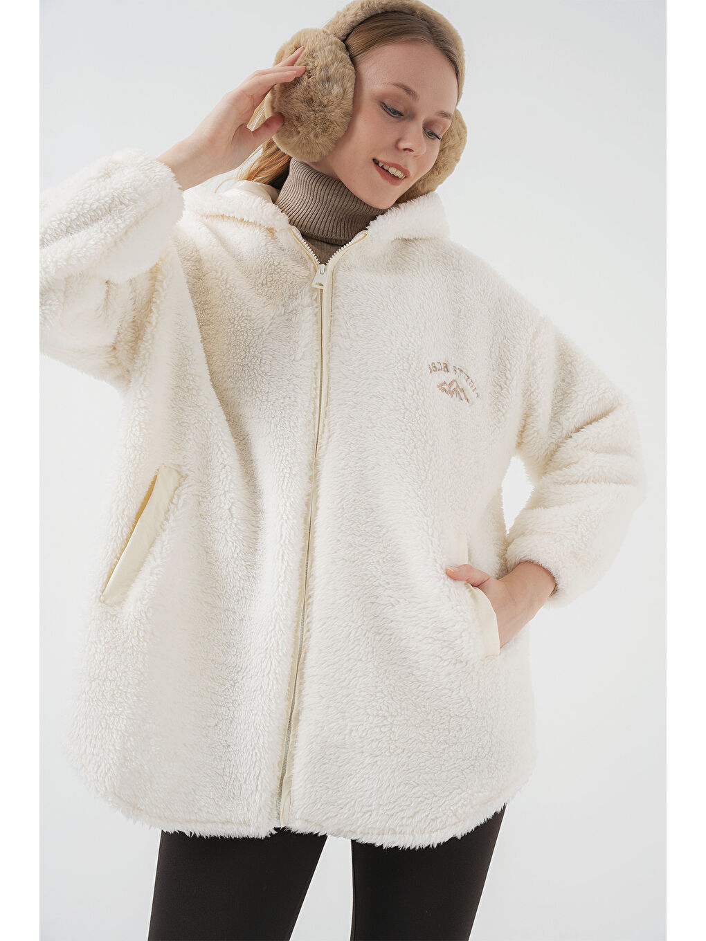 9102 Oversize Kapüşonlu Beyaz Pelüş Kaban-5