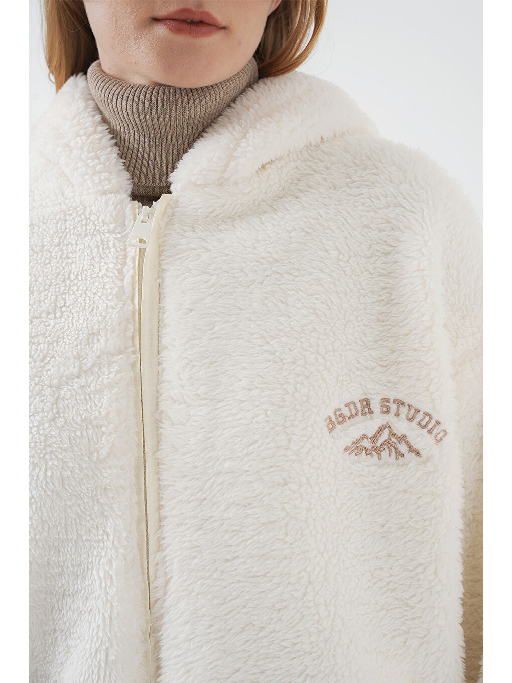 9102 Oversize Kapüşonlu Beyaz Pelüş Kaban-6