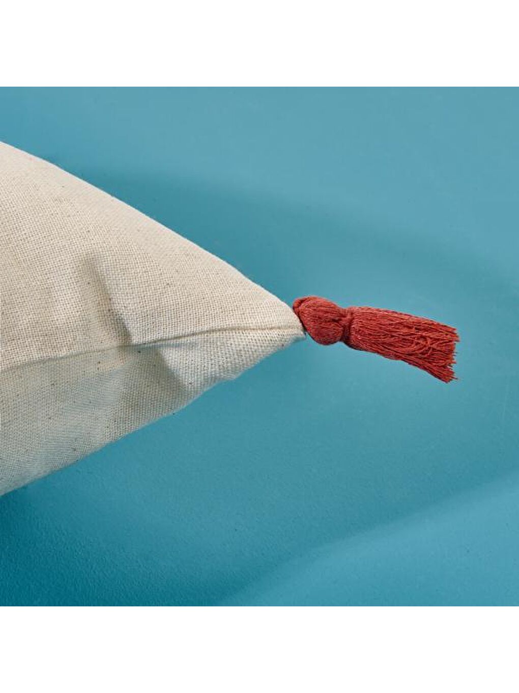 Lila Soft Nakışlı Püsküllü Kırlent - Ekru / Kiremit - 40x40 cm-3