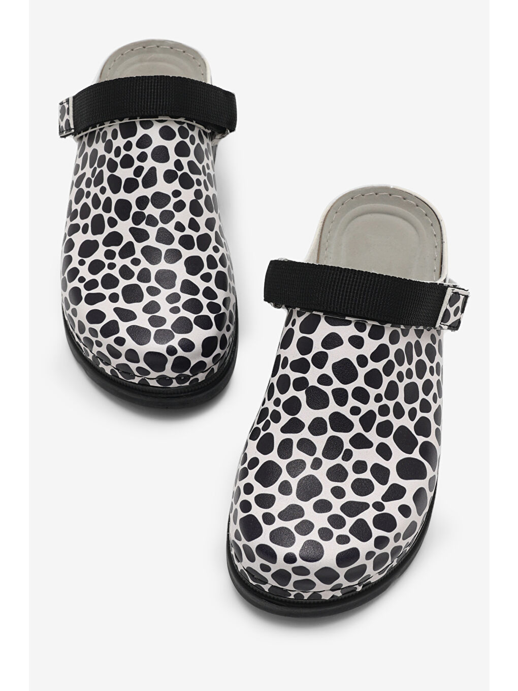 Kadın Siyah Rahat Kalıp Şeritli Desenli Sandalet