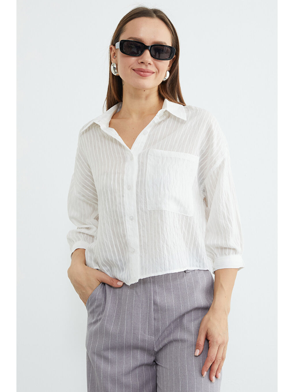 Beyaz Çizgili Jakarlı Tek Cepli Gömlek-4