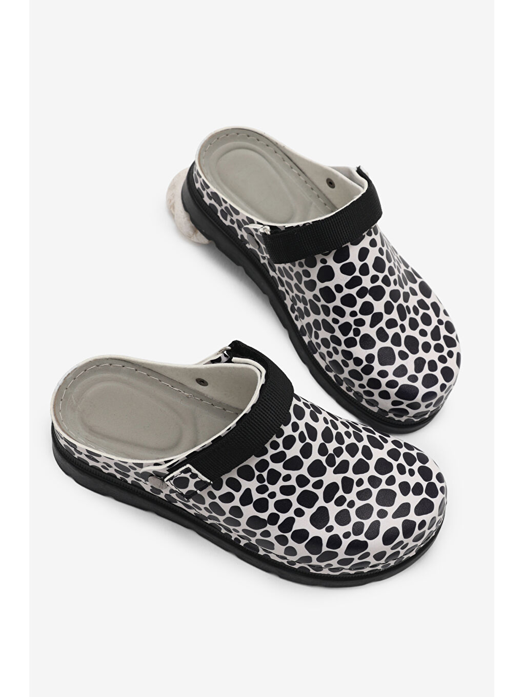 Kadın Siyah Rahat Kalıp Şeritli Desenli Sandalet-3