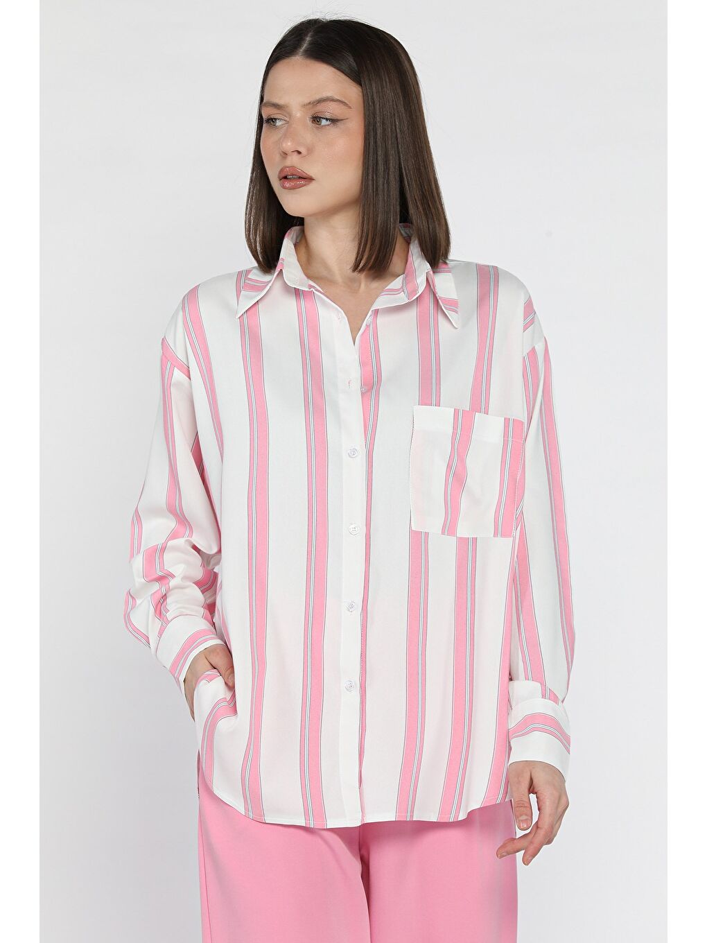 Beyaz Kadın Tek Cepli Çizgi Desenli Salaş Gömlek-1