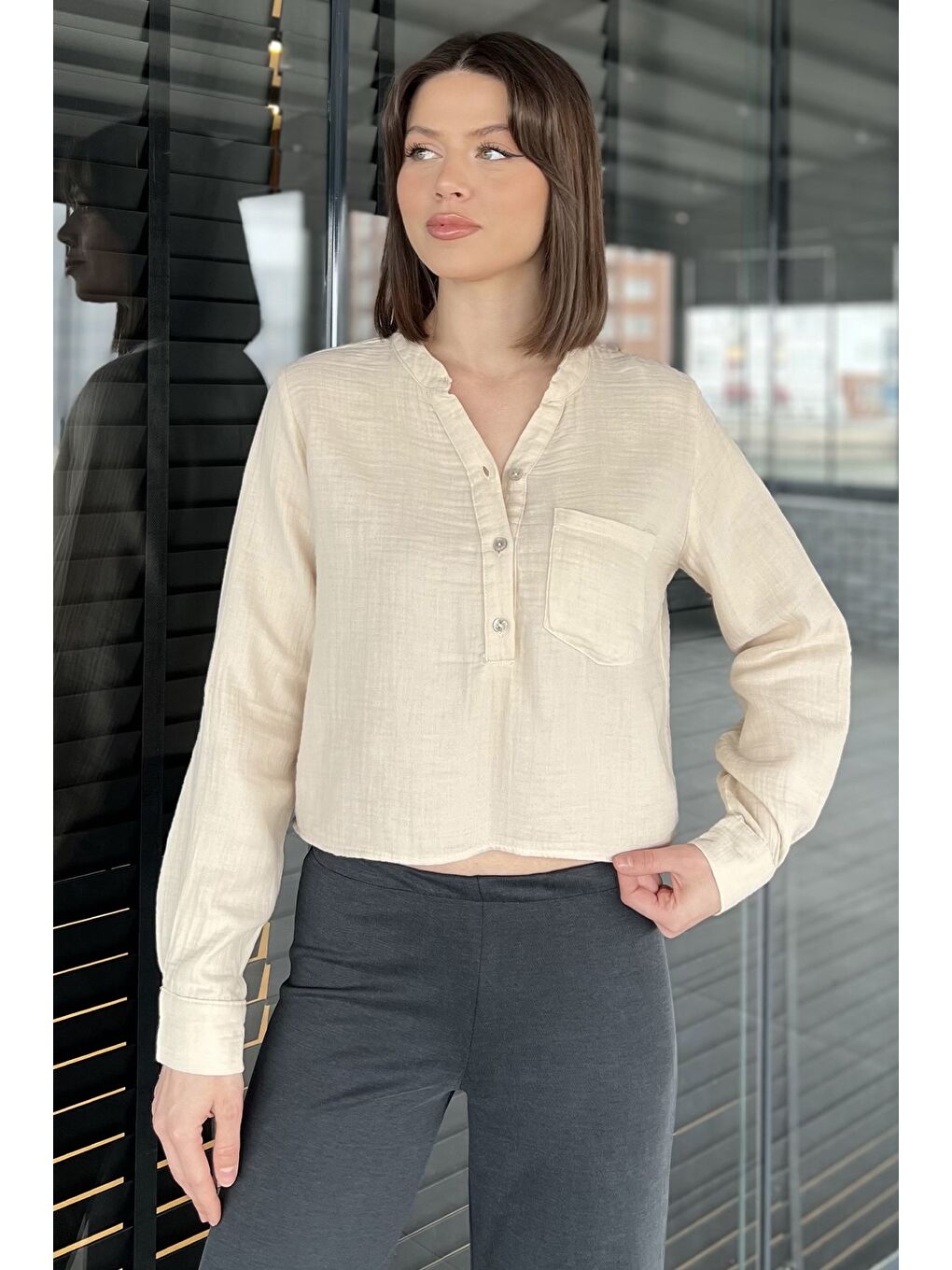 Bej Kadın Hakim Yaka Tek Cepli Gömlek Bluz-1