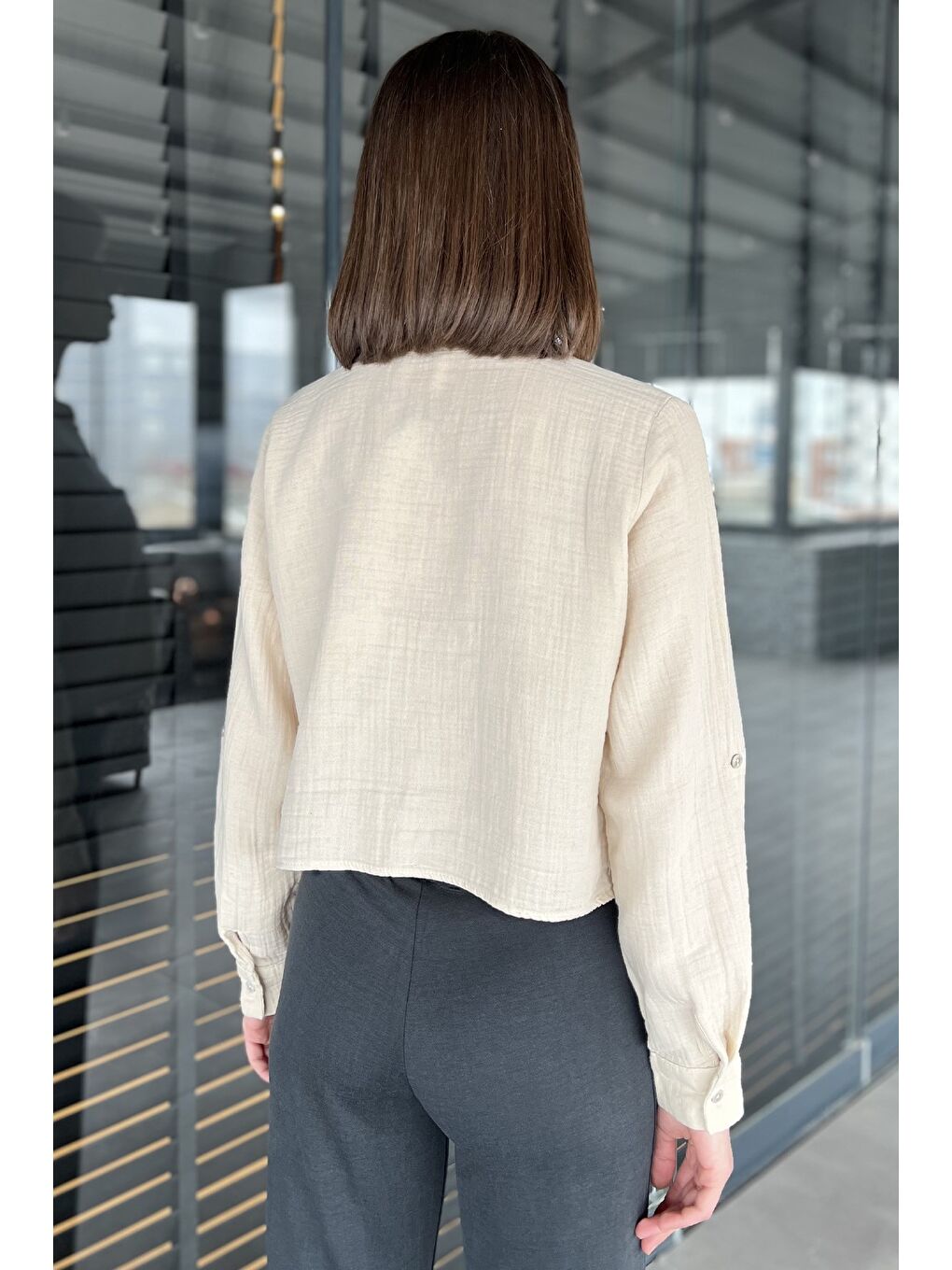 Bej Kadın Hakim Yaka Tek Cepli Gömlek Bluz-3