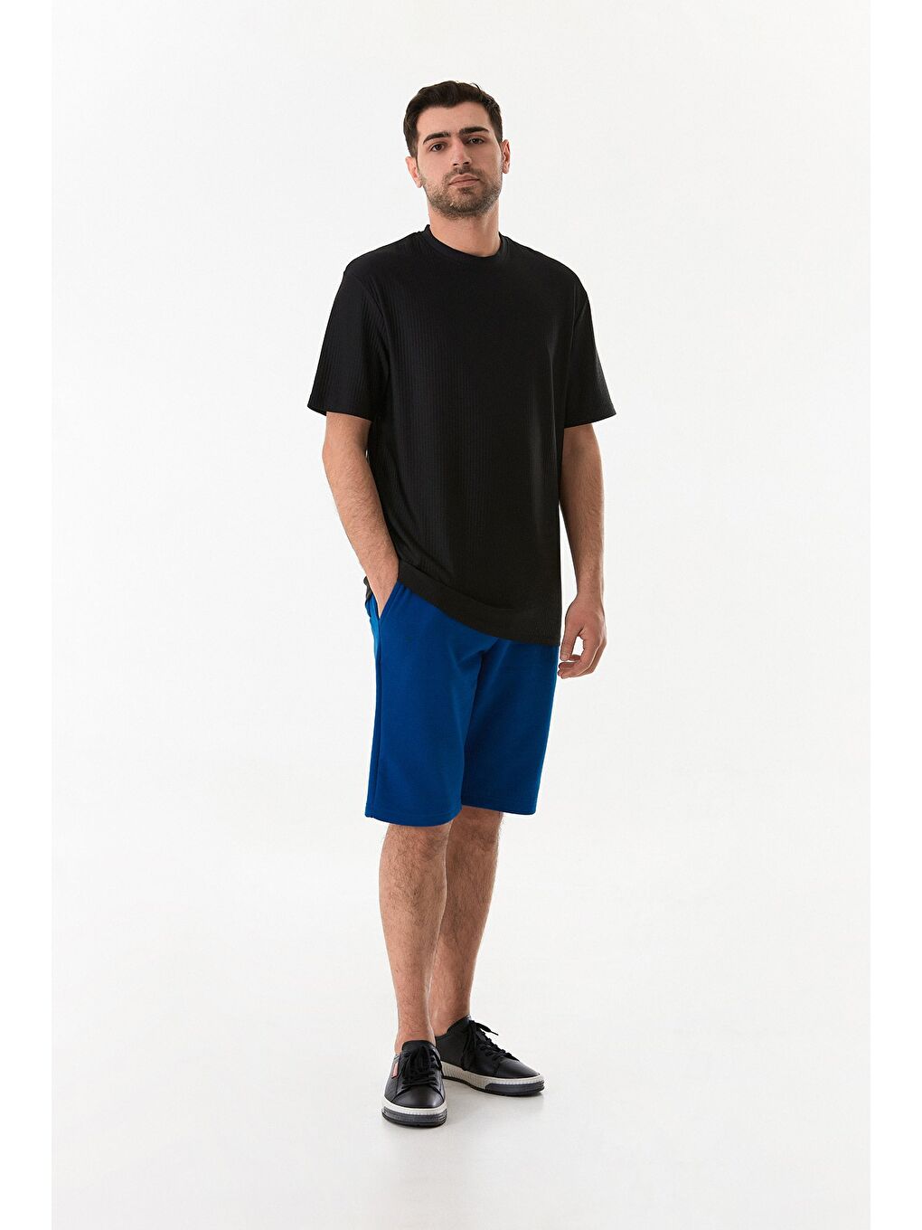 Siyah Jakarlı Bisiklet Yaka Tişört-3