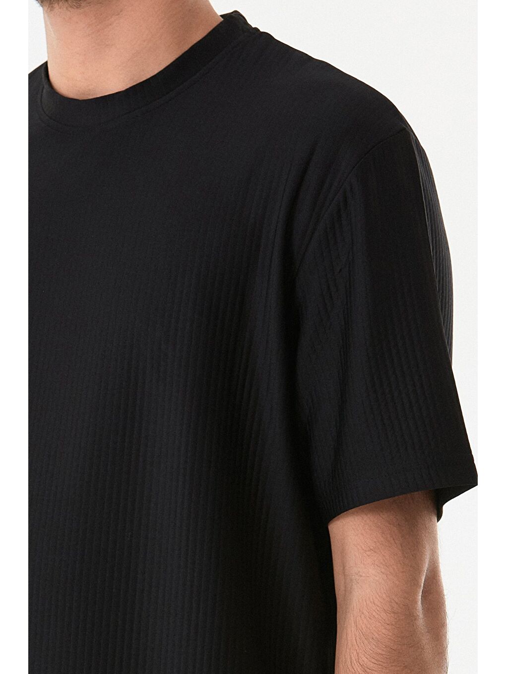 Siyah Jakarlı Bisiklet Yaka Tişört-4