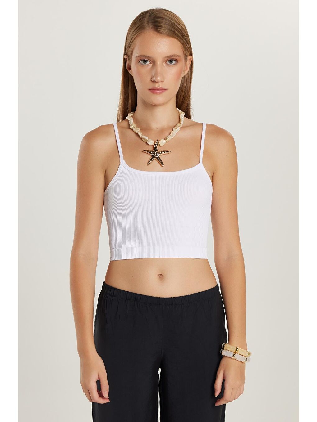 Kadın Slim Fit Dar Kesim İnce Askılı U Yaka Beyaz Crop Atlet-3