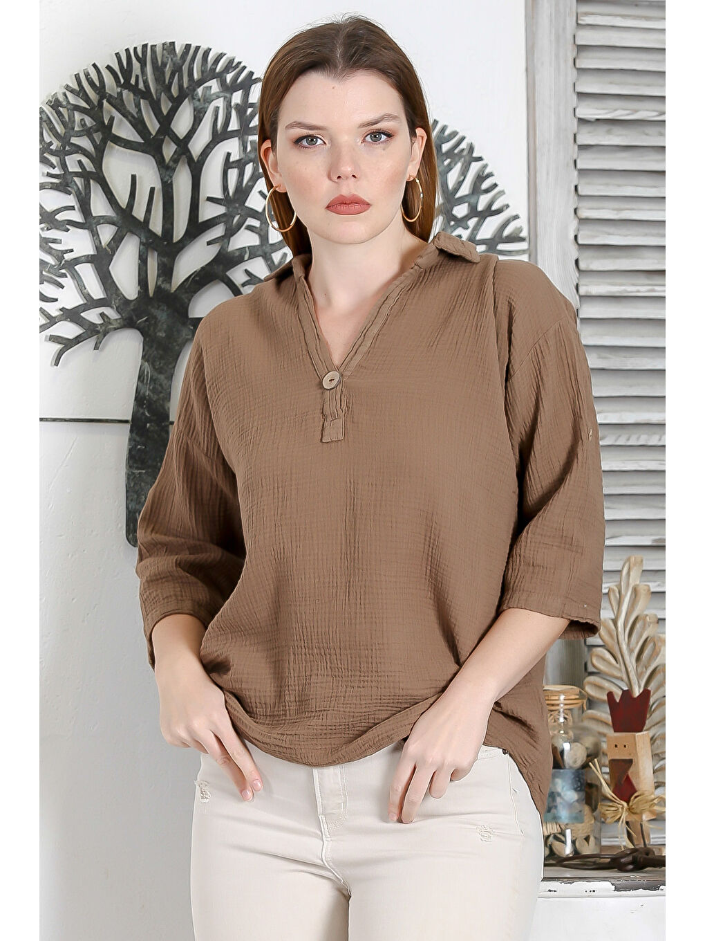 Kahverengi Camel Gömlek Yaka Düğmeli 3/4 Kol Düğmeli Casual Müslin Dokuma Bluz-1
