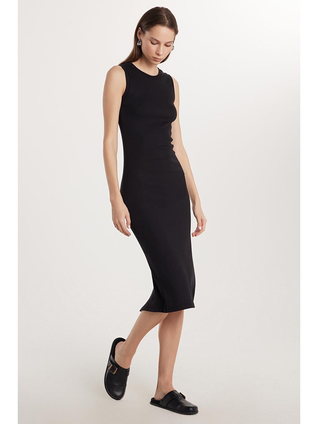 Kadın Slim Fit Dar Kesim Modal Bisiklet Yaka Sıfır Kol Maxi Siyah Elbise-3