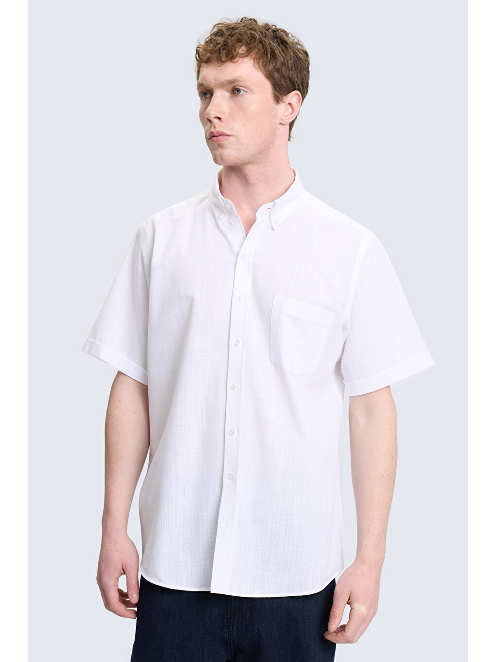 Beyaz Comfort Fit Düğmeli Yaka 100% Pamuk Kısa Kollu Casual Gömlek