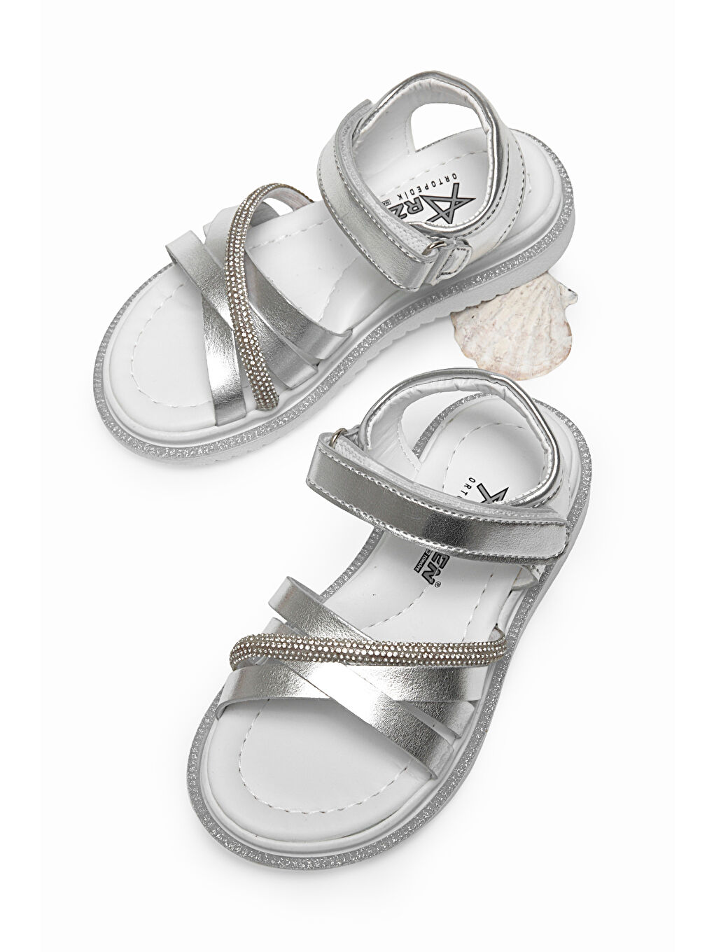 Gri Çocuk Unisex Gümüş Çoçuk Çarpraz Bağlı Sandalet-3