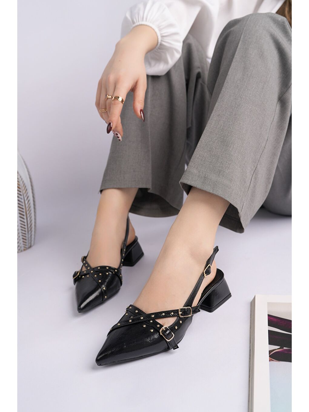 Siyah JOLY Sivri Burun Arkası Açık Metal Aksesuarlı Kadın Kısa Topuklu Ayakkabı-2