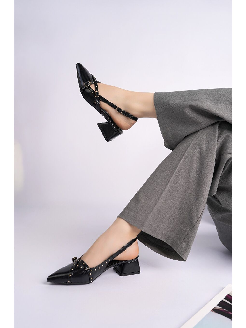 Siyah JOLY Sivri Burun Arkası Açık Metal Aksesuarlı Kadın Kısa Topuklu Ayakkabı-4