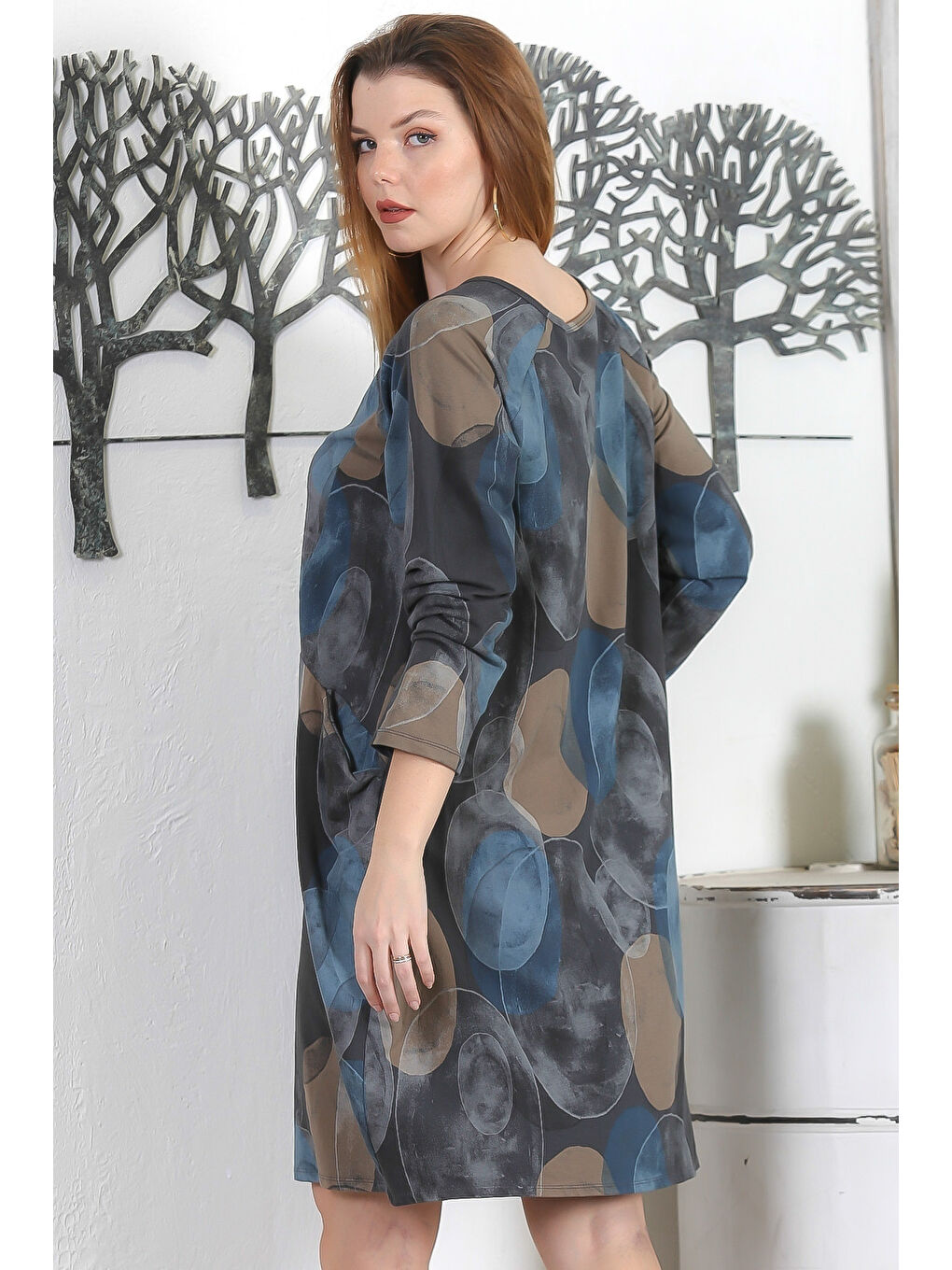 Bej İtalyan Kahve-Antrasit Yuvarlak Yaka Uzun Kol Cepli Allover Baskılı 2 İplik Şardonsuz Örme Elbise-7