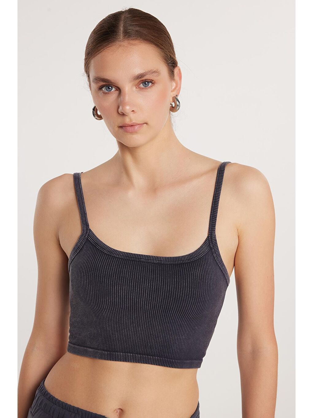 Kadın Slim Fit Kare Yaka Düz Basic Antrasit Crop Atlet-1