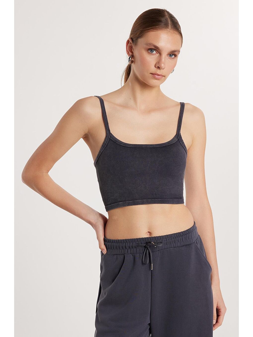 Kadın Slim Fit Kare Yaka Düz Basic Antrasit Crop Atlet-3