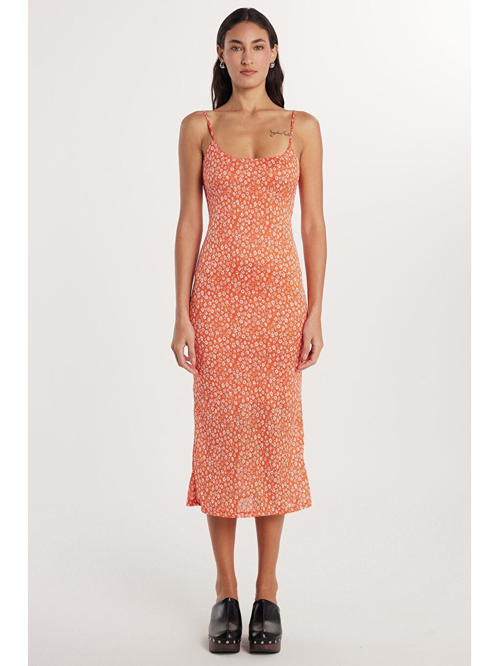 Karışık Kadın Slim Fit Sıfır Kol Turuncu Desenli Midi Elbise-3