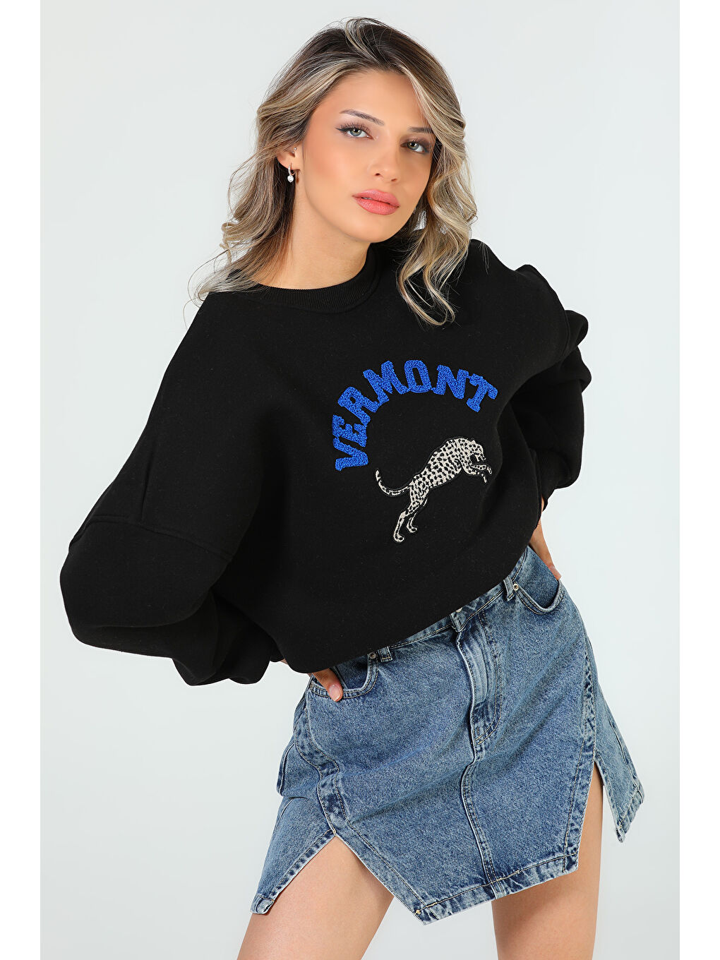 GÜLSELİ Siyah Kadın Bisiklet Yaka Ön Baskılı Üç İplik Şardonlu Oversize Sweatshirt - 2