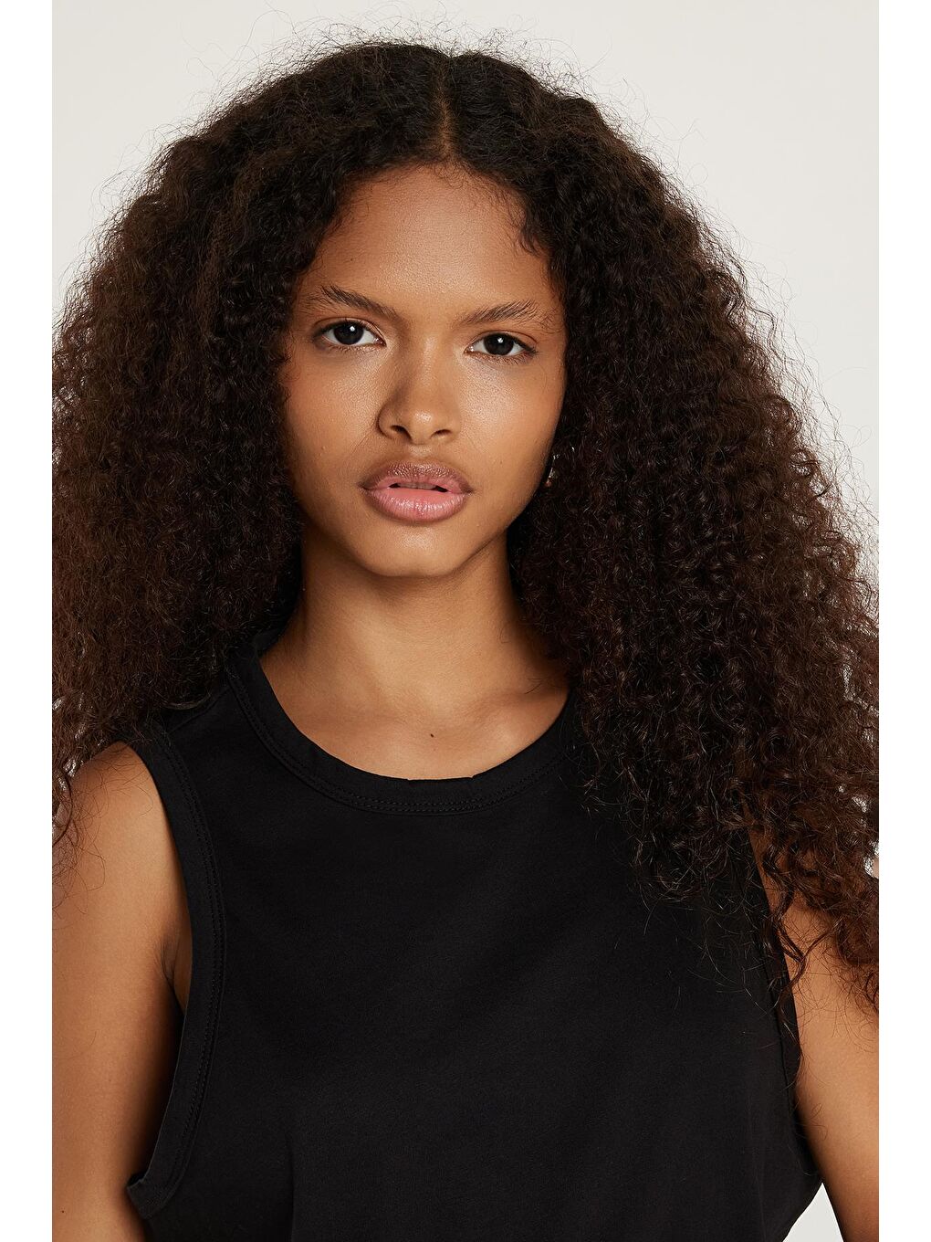 Kadın Slim Fit Dar Kesim %100 Pamuk Bisiklet Yaka Düz Basic Siyah Crop Atlet-1