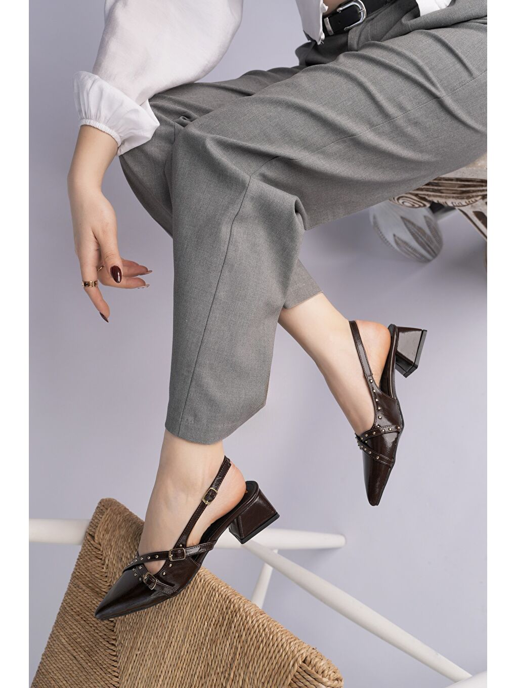 Kahverengi JOLY Sivri Burun Arkası Açık Metal Aksesuarlı Kadın Kısa Topuklu Ayakkabı-7