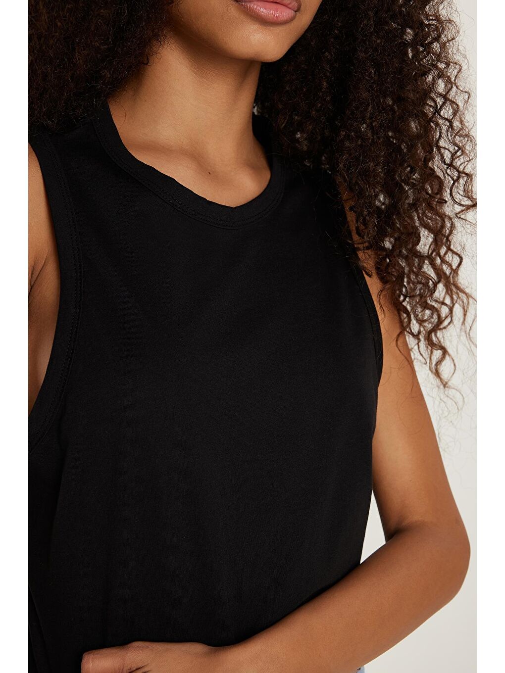 Kadın Slim Fit Dar Kesim %100 Pamuk Bisiklet Yaka Düz Basic Siyah Crop Atlet-2