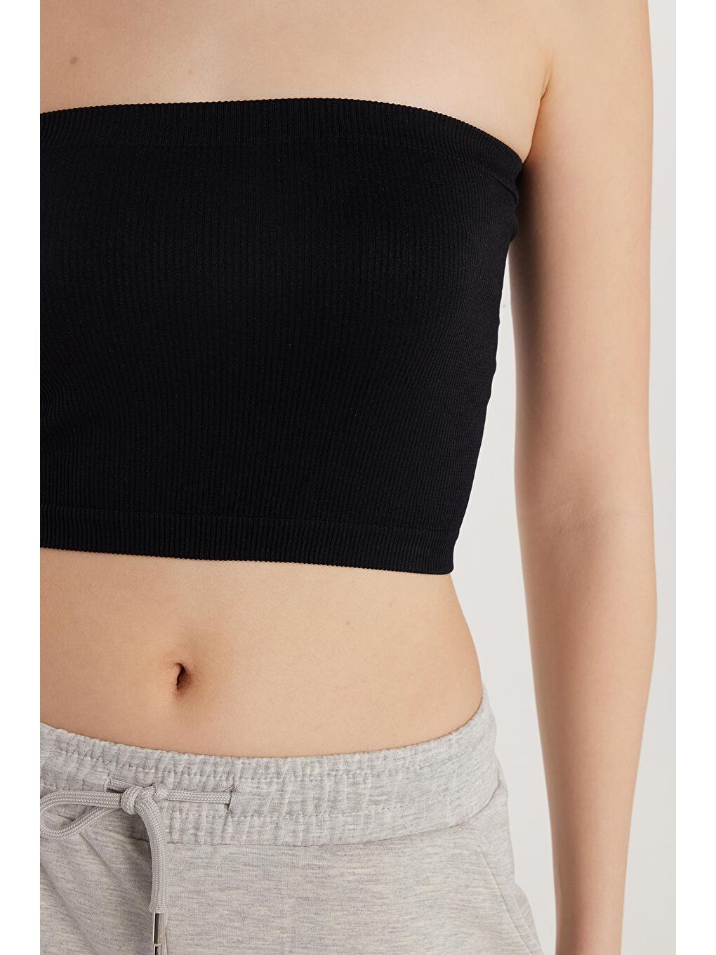 Kadın Slim Fit Dar Kesim Straplez Dikişsiz Siyah Crop Atlet-1