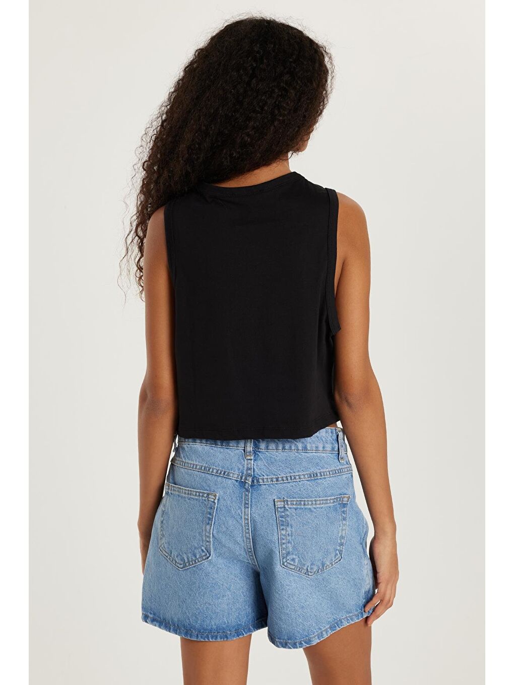 Kadın Slim Fit Dar Kesim %100 Pamuk Bisiklet Yaka Düz Basic Siyah Crop Atlet-4