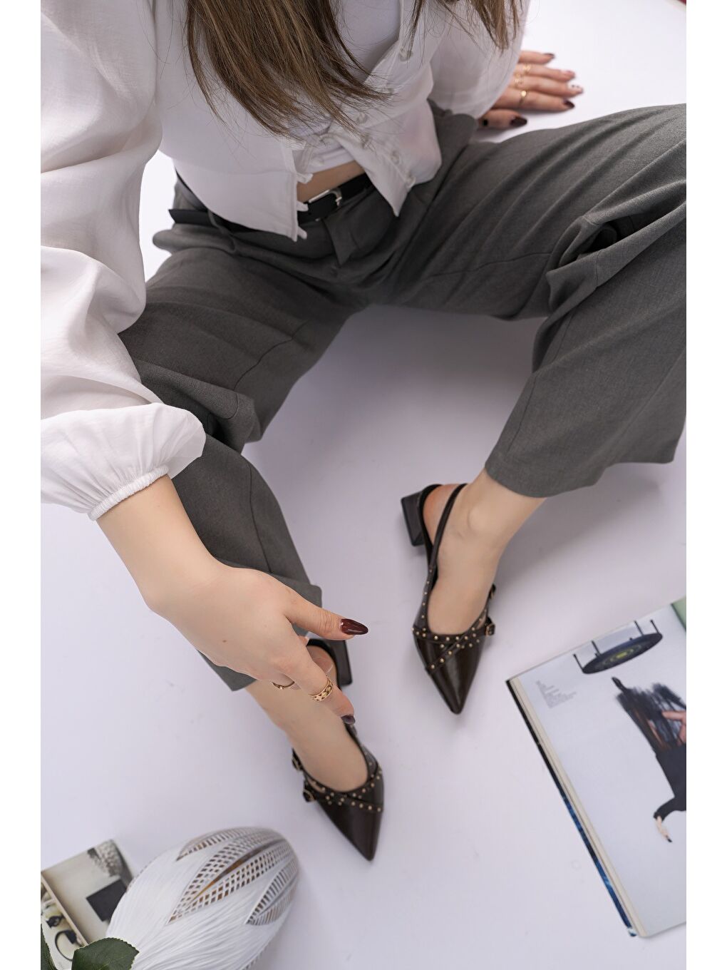 Kahverengi JOLY Sivri Burun Arkası Açık Metal Aksesuarlı Kadın Kısa Topuklu Ayakkabı-8