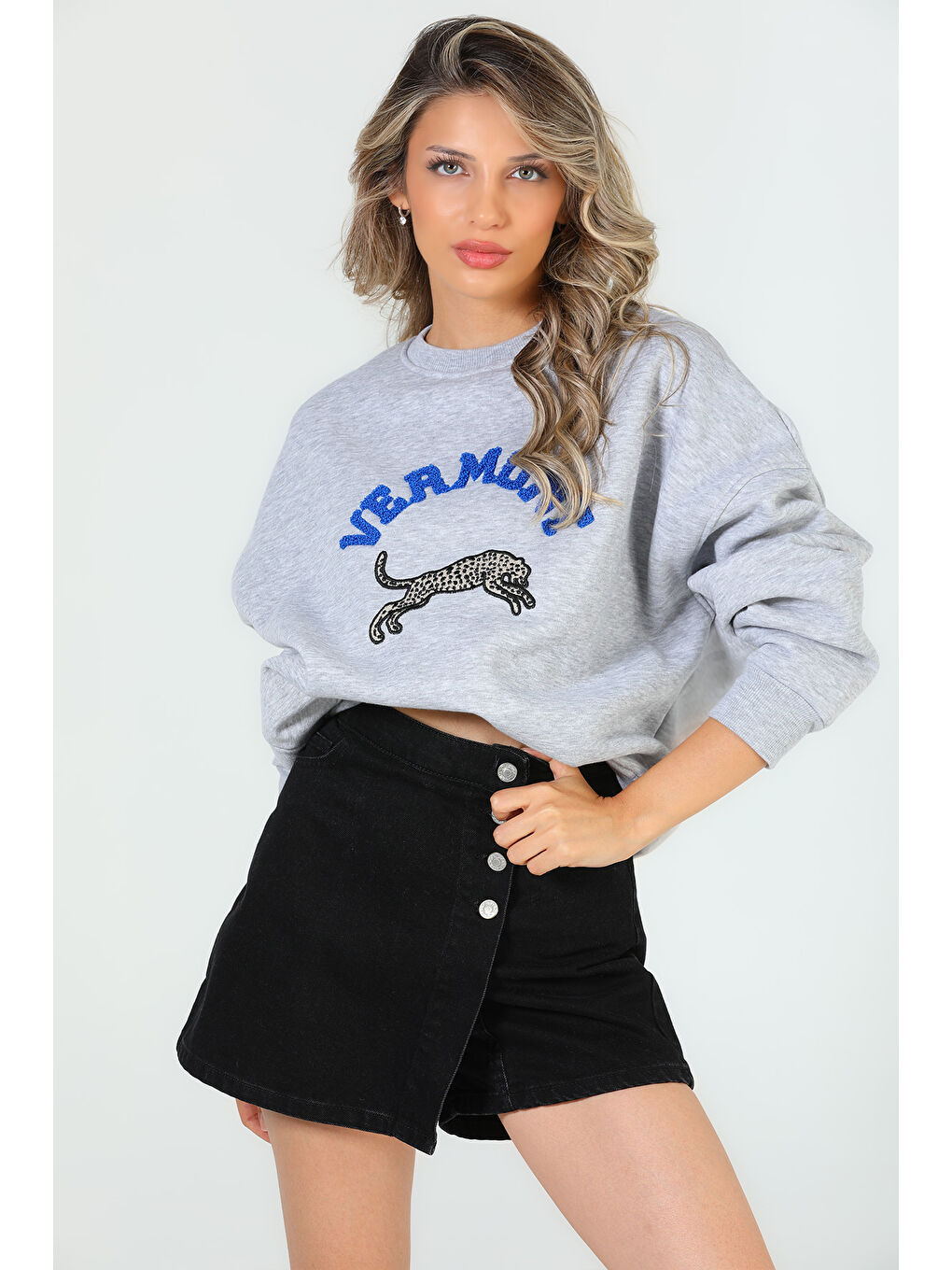 GÜLSELİ Gri Kadın Bisiklet Yaka Ön Baskılı Üç İplik Şardonlu Oversize Sweatshirt - 2